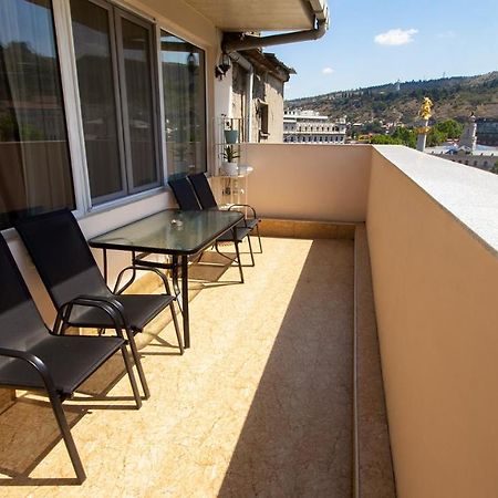 Big Terrace Apartment On Liberty Square Tbilisi Bagian luar foto